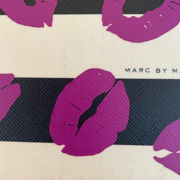 Marc by Marc Jacobs Incase for MacBook  Air (or oversized Clutch!) - Picture 6 of 9